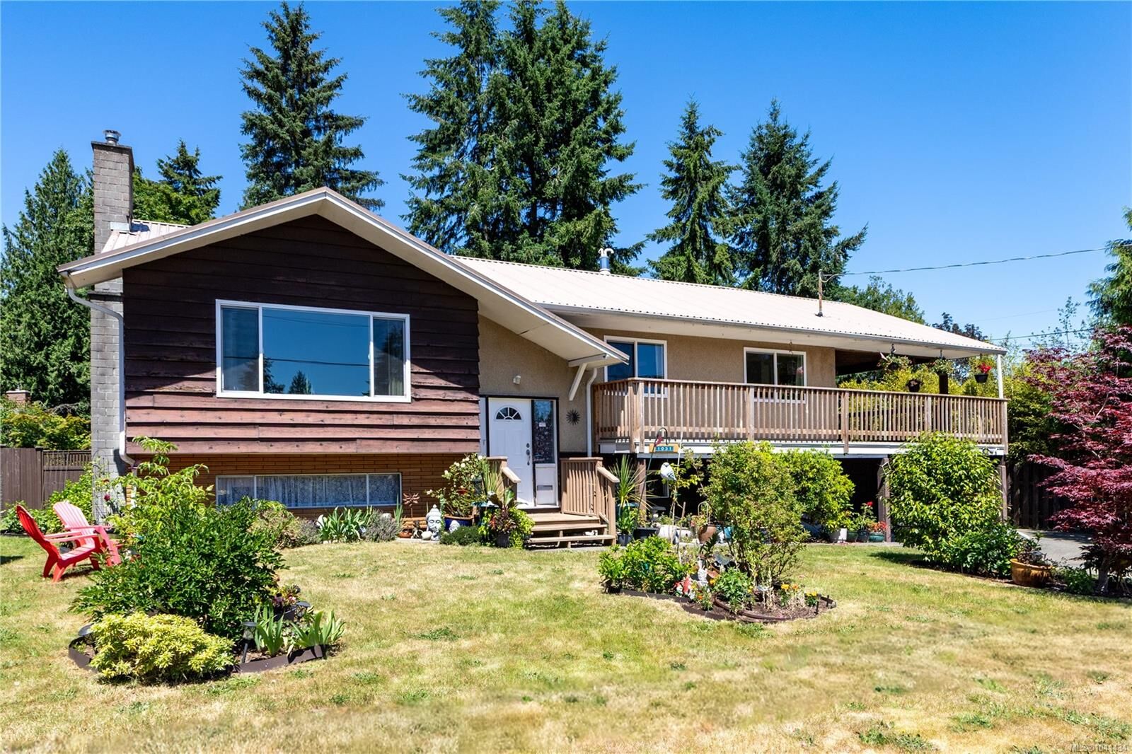 Property Photo:  1031 16th St  BC V9N 1X8 