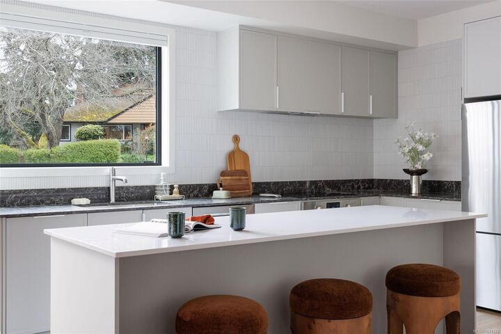 Property Photo: 1520 Louise Pl #6 BC V8P 2T8