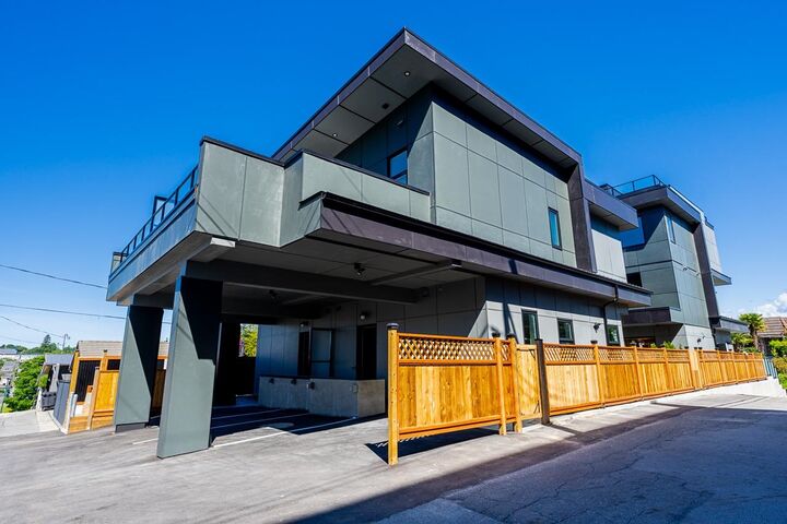 Property Photo: 678 E 22nd Avenue 1 BC V5V 1V4