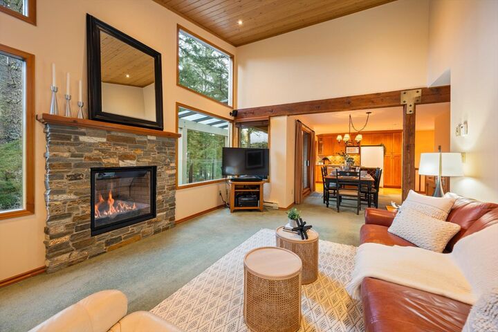 3205 Arbutus Drive — photo 1