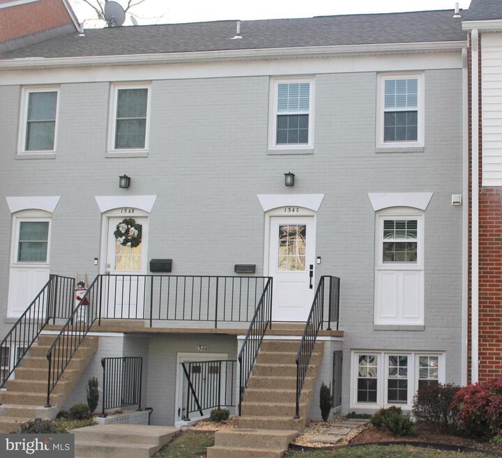 Property Photo: 154 Fairfield Drive C VA 20186