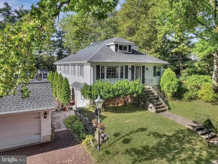 Property Photo: 713 Ardsley Court PA 19067