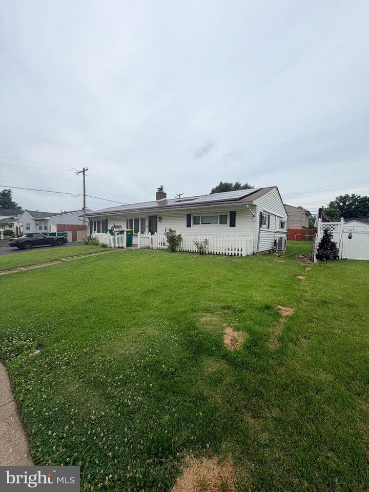 Property Photo: 89 Timber Lane PA 19054