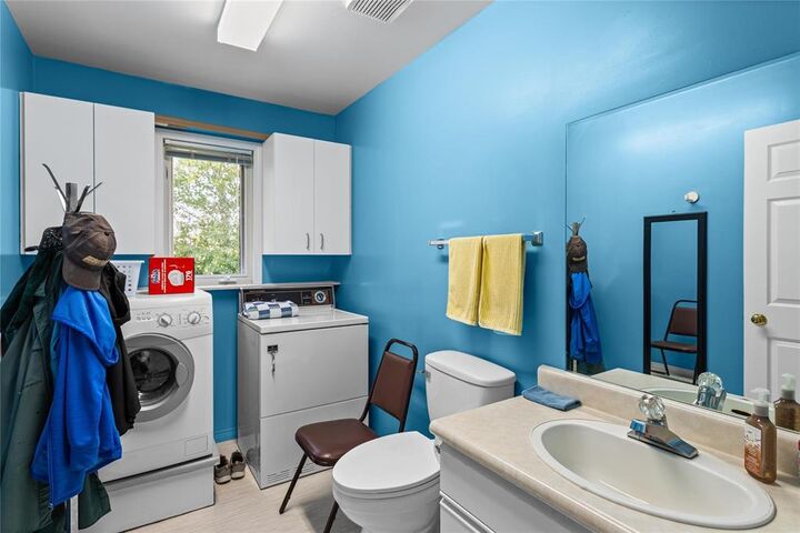Property Photo:  51 Walnut Avenue  MB R5G 2J3 