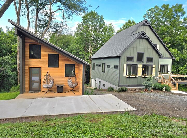 Property Photo:  18 Baker Place  NC 28704 