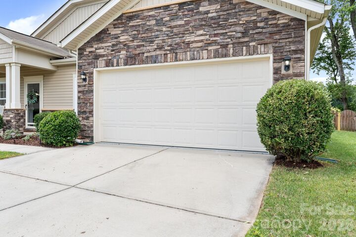 Property Photo:  805 Scenic Way  NC 28104 