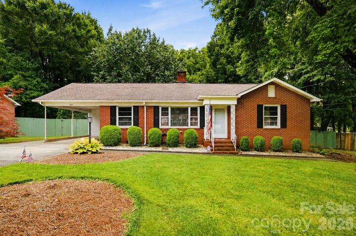 Property Photo:  7919 Linda Lake Drive  NC 28215 