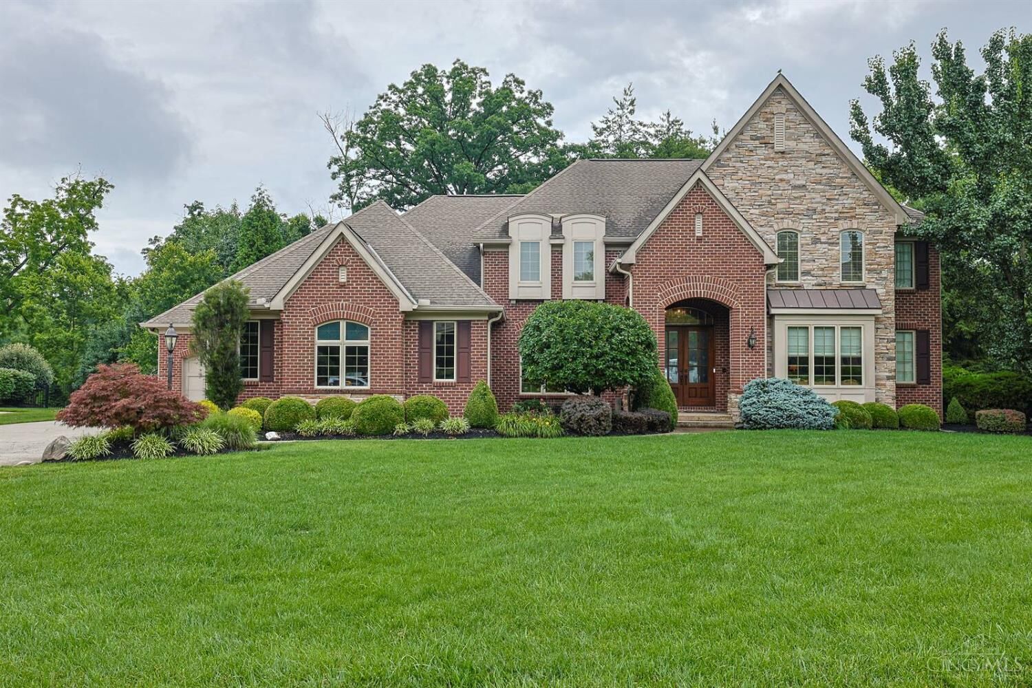 Property Photo:  8126 Deer Path Lane  OH 45243 