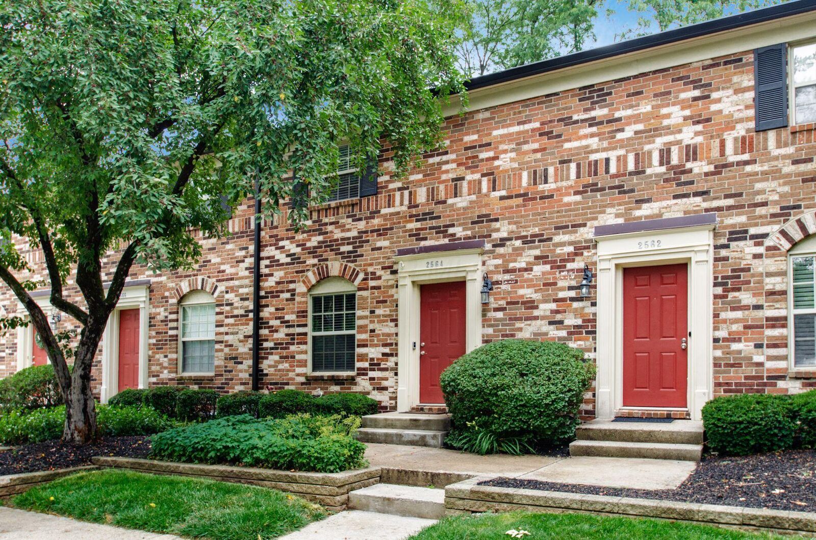 Property Photo: 2564 Shore Line Lane OH 43221
