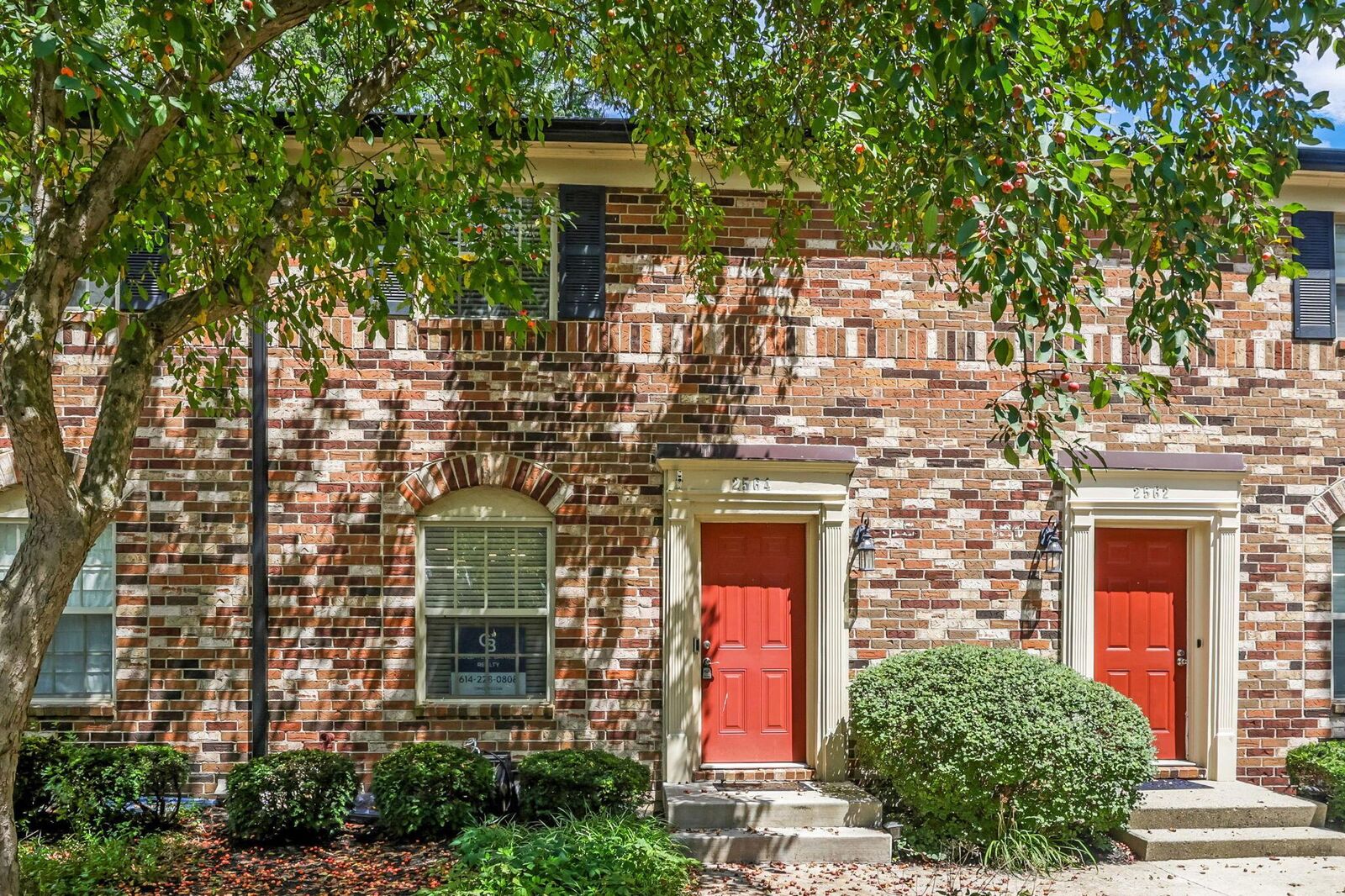 Property Photo: 2564 Shore Line Lane OH 43221