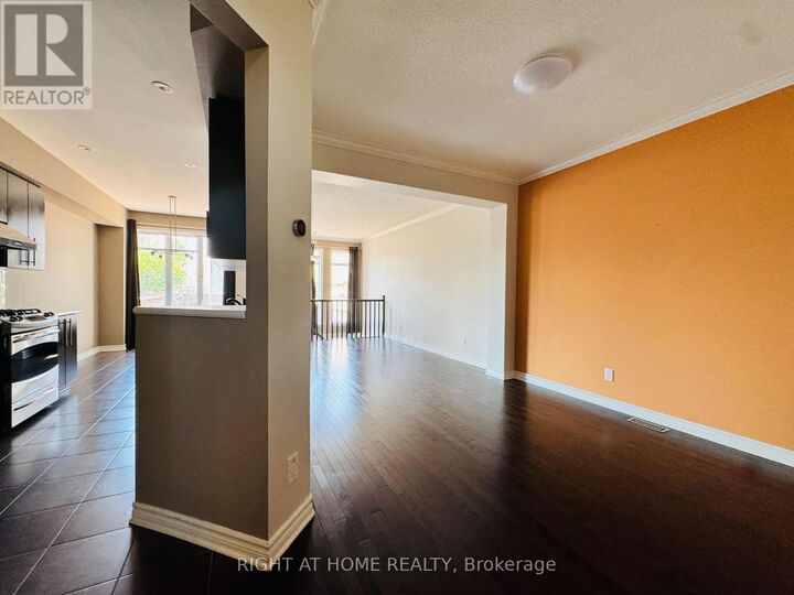 Property Photo:  204 Badgeley Avenue  ON K2T 0A4 