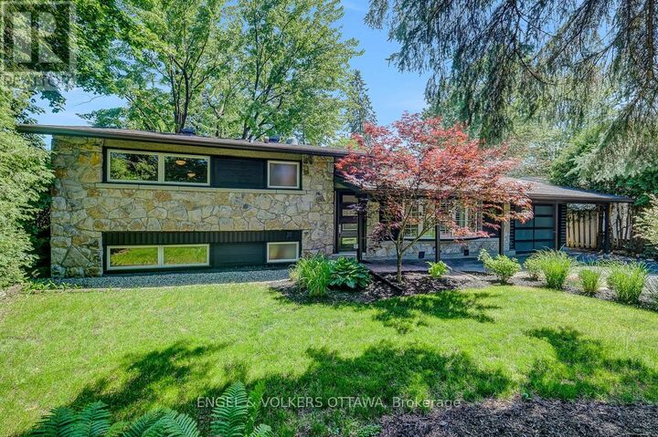 Property Photo:  54 Qualicum Street  ON K2H 7H4 