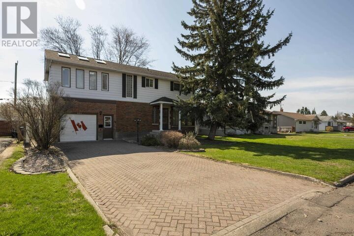 Property Photo:  231 Alder Ave  ON P7B 4T8 