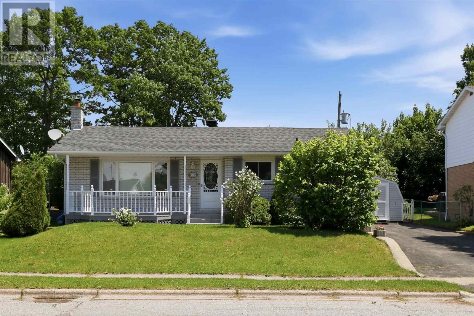 Property Photo:  183 Meadow Park Cres  ON P6A 4H1 