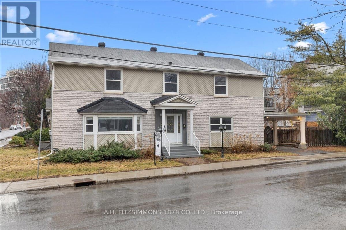 Property Photo:  50 Putman Avenue  ON K1M 1Z3 
