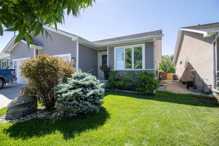 Property Photo:  68 Clearwater Avenue  MB R5G 0S7 