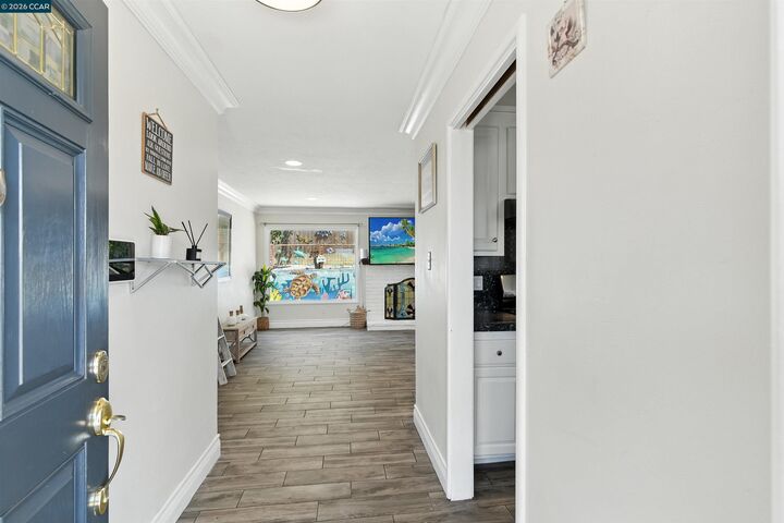 Property Photo:  1201 Valle Vista Ave  CA 94589 
