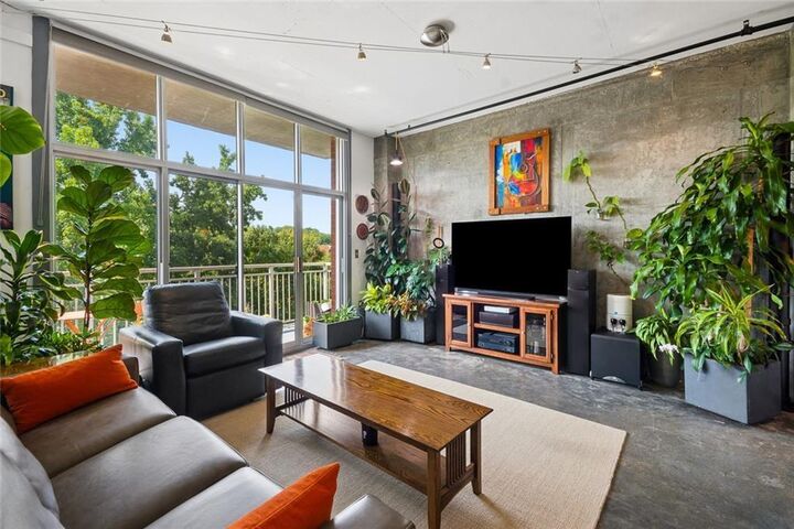 Property Photo: 245 N Highland Avenue NE 321 GA 30307