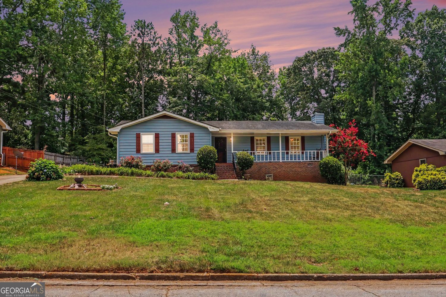 Property Photo: 5385 E Rockmoor Drive GA 30088