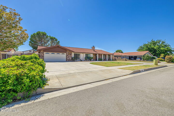 Property Photo: 44625 Loneoak Avenue CA 93534