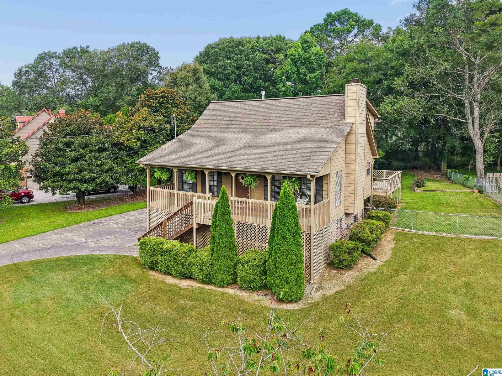 Property Photo:  609 Cherokee Circle  AL 35242 