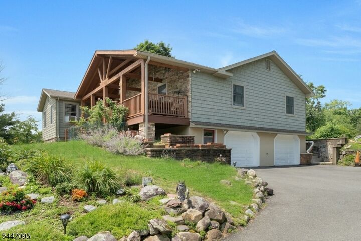 Property Photo:  4 Northbrae Dr  NJ 07005 
