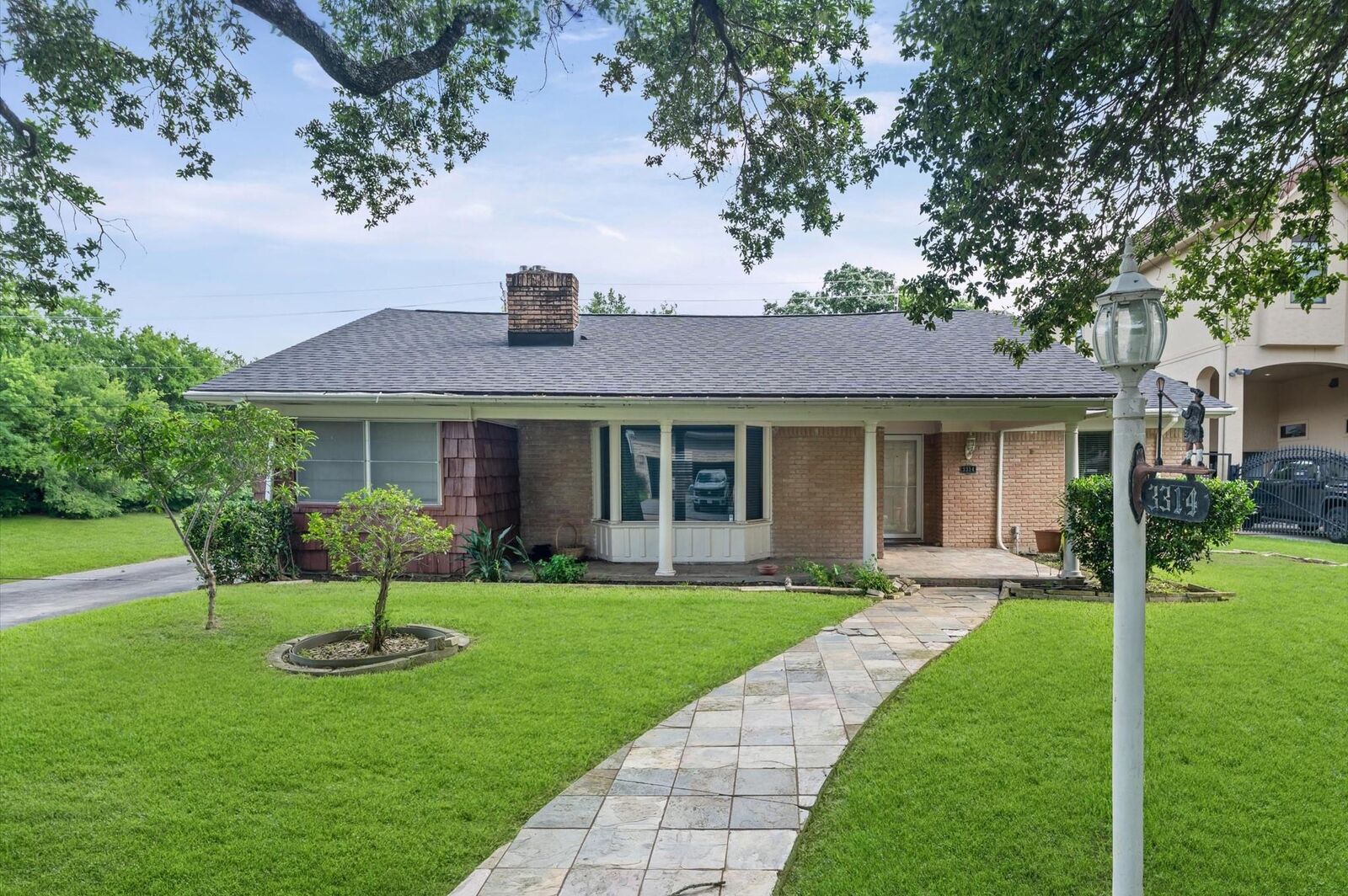 Property Photo:  3314 Blue Bonnet Boulevard  TX 77025 