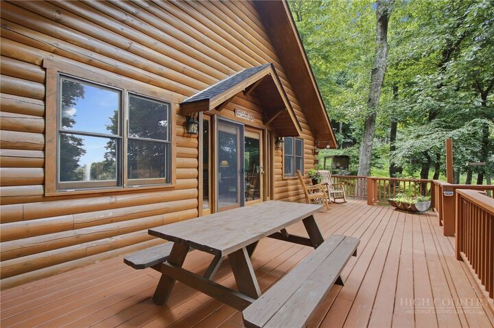 Property Photo:  176 Ravens View  NC 28607 