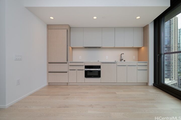 Property Photo:  333 Ward Avenue 1808  HI 96814 