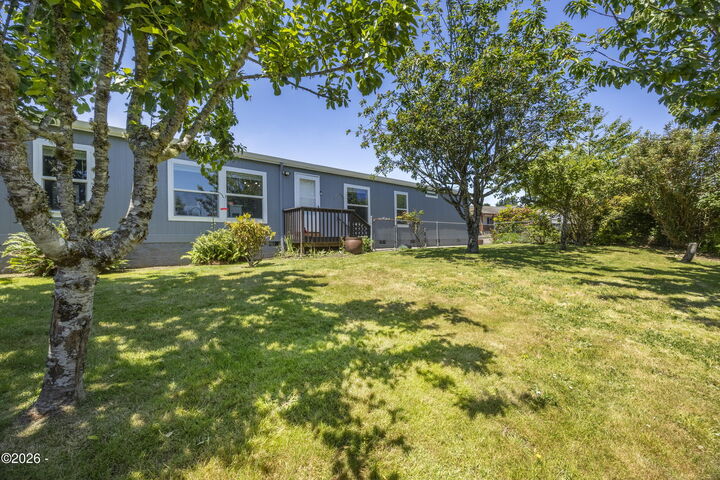 Property Photo:  2814 NE 46th Loop  OR 97367 