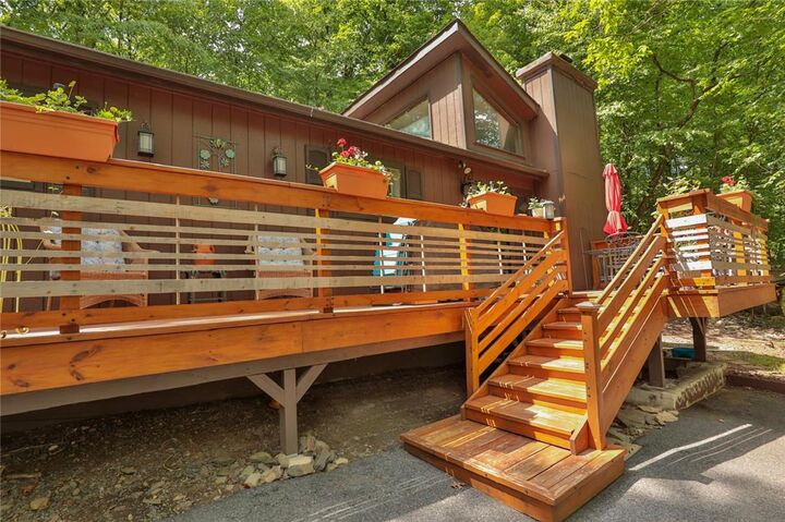Property Photo: 2114 Lansdale Drive PA 18301