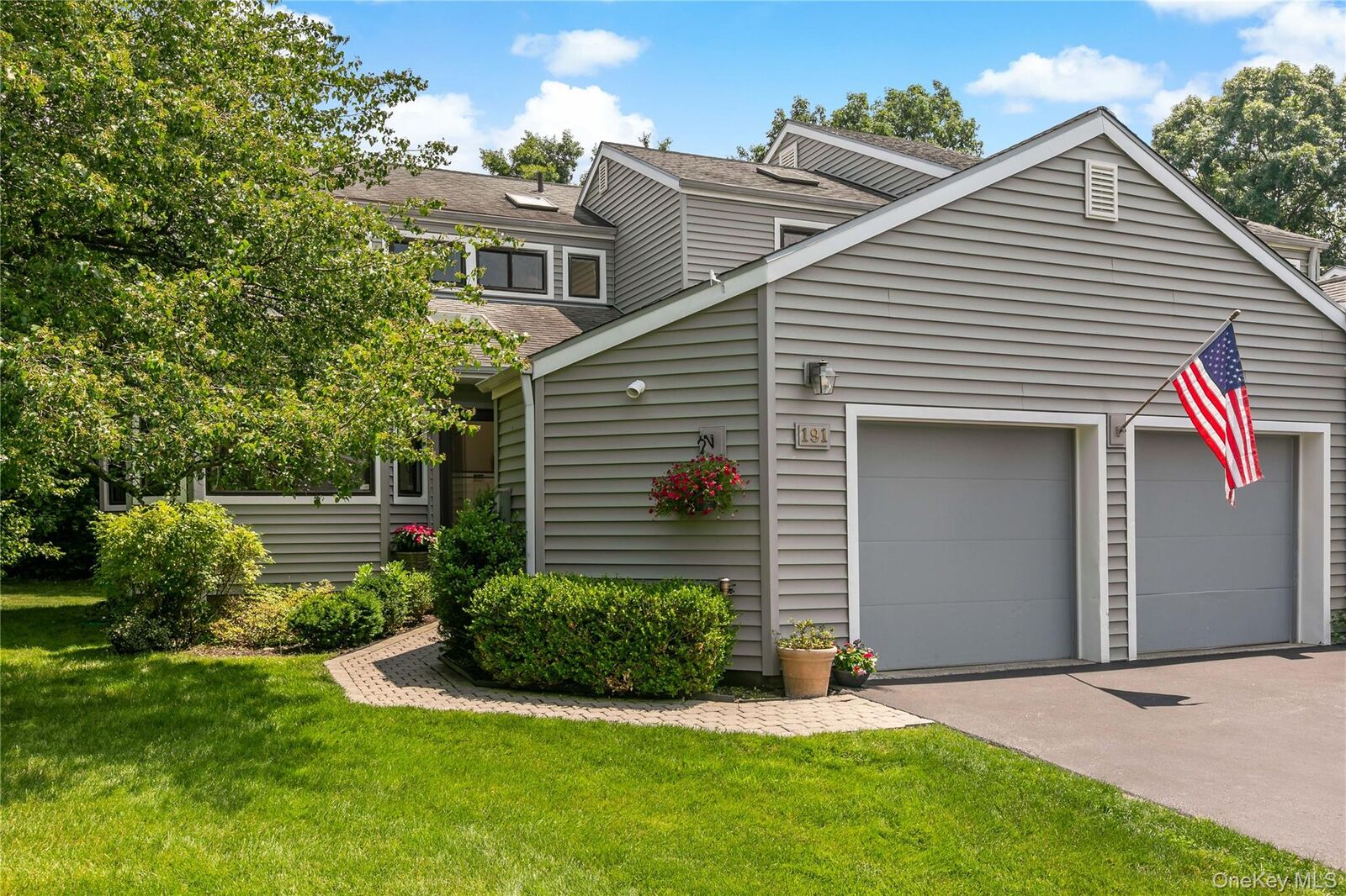 Property Photo:  191 Horseshoe Circle  NY 10562 