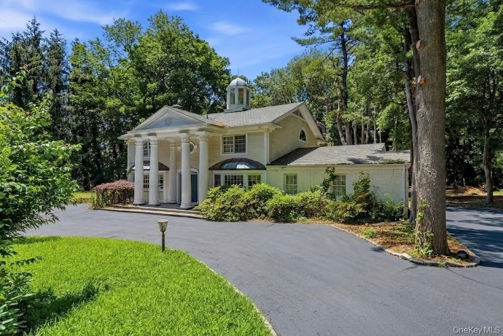 Property Photo:  19 Pheasant Hill Lane  NY 11545 