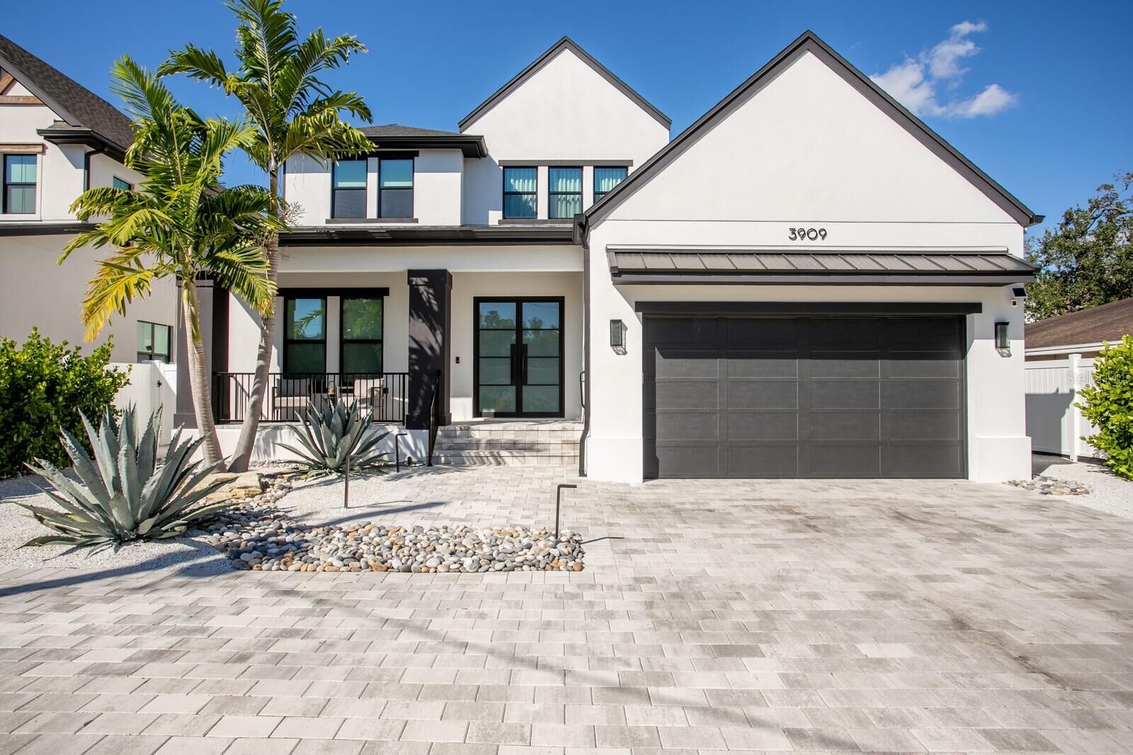 Property Photo:  3909 W Azeele Street  FL 33609 