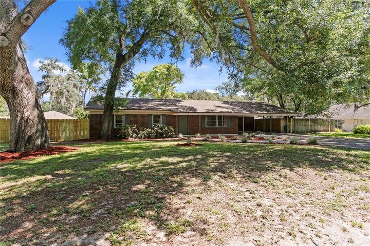 Property Photo: 6928 Greenhill Place FL 33617