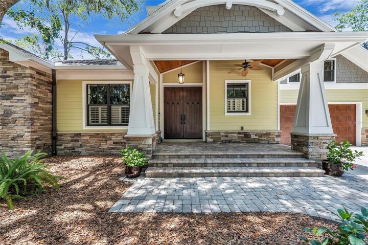 Property Photo:  5911 River Forest Circle  FL 34203 