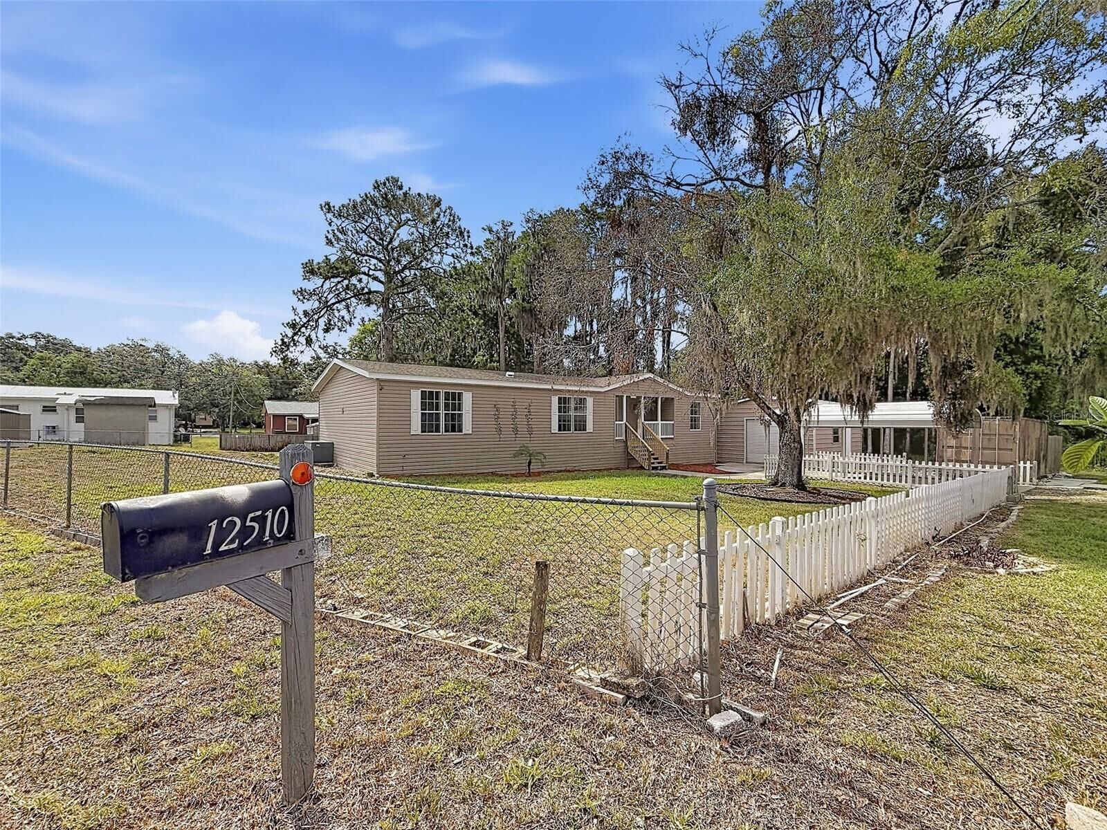 Property Photo:  12510 Banbury Avenue  FL 34654 