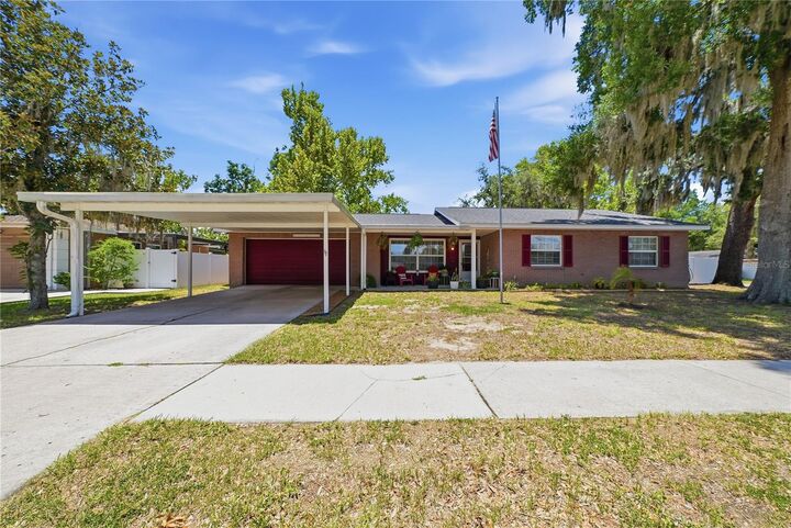 Property Photo: 3801 Upland Place FL 33594