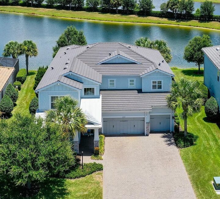 Property Photo: 12318 Blue Hill Trail FL 34211