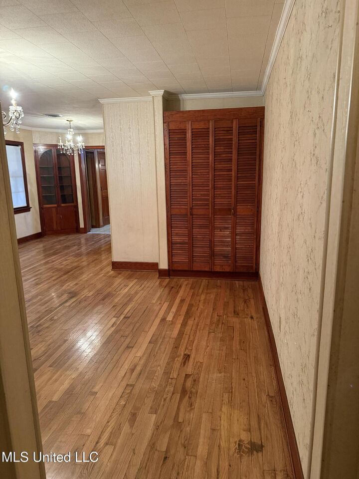Property Photo:  1085 Cherokee Street  MS 39530 