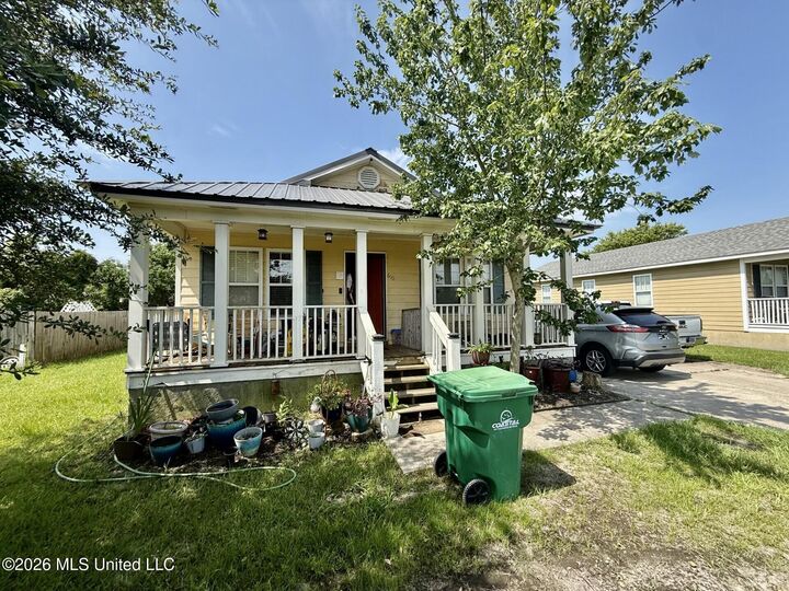 Property Photo:  658 Union Street  MS 39520 