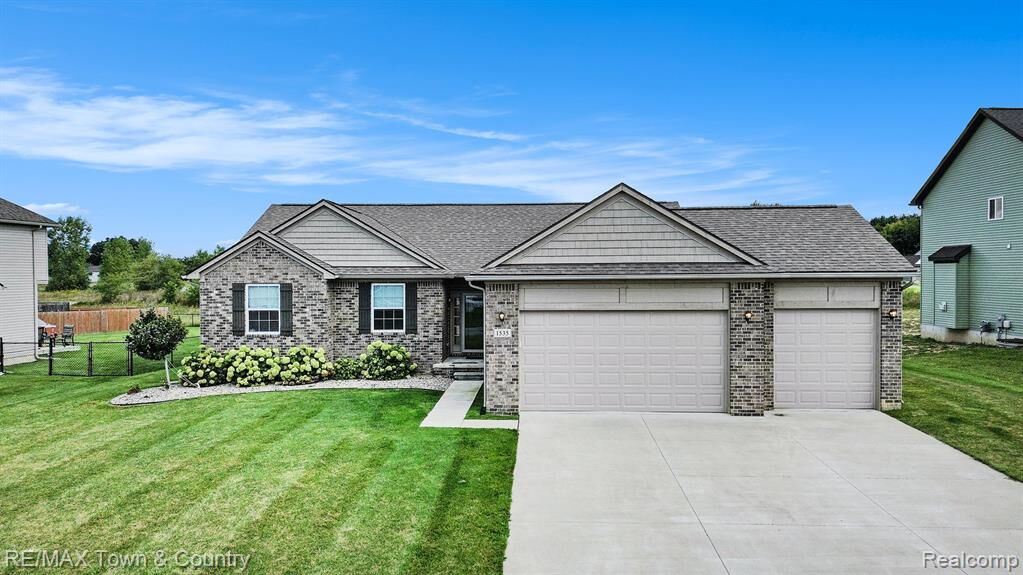 Property Photo:  1535 Woodlake Lane  MI 48439 7276 