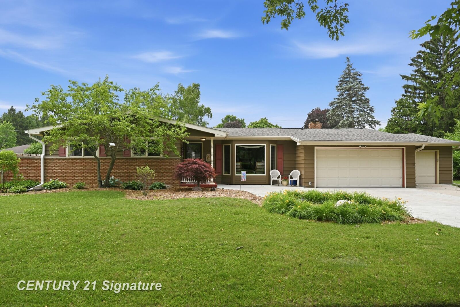 Property Photo:  1226 Clearview Drive  MI 48433 