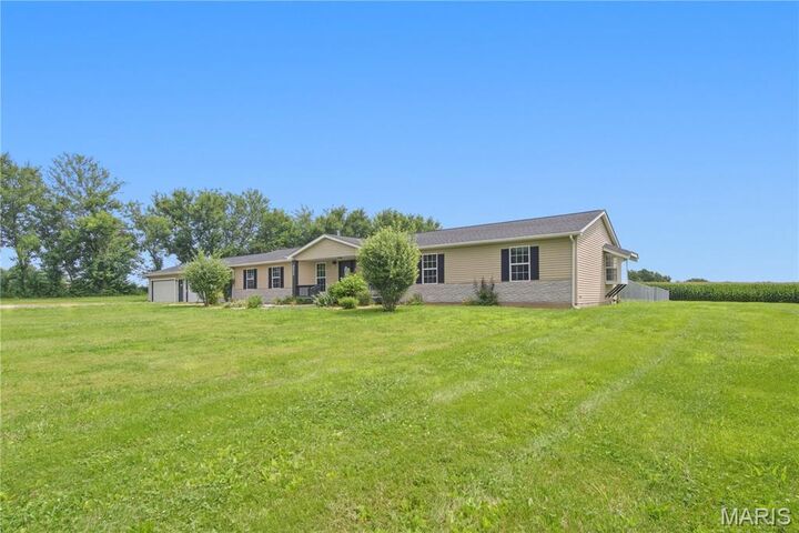 Property Photo: 3933 Cherokee Trail IL 62025