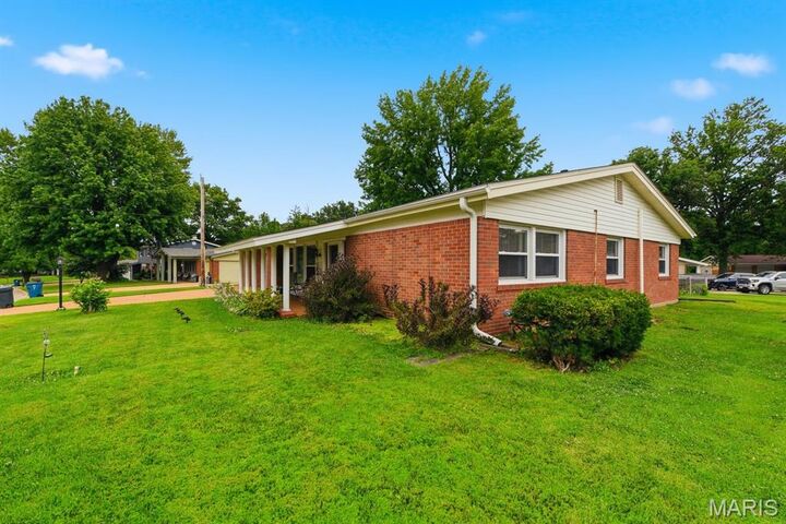 Property Photo: 5044 Tealby Lane MO 63128
