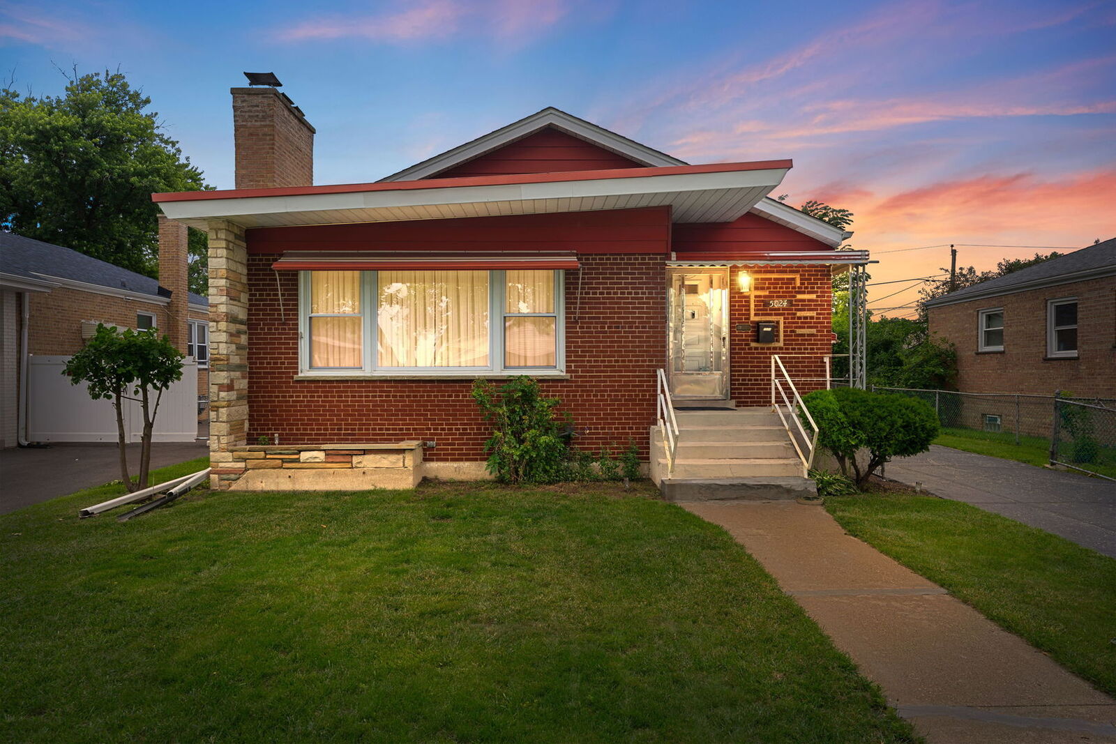 Property Photo:  5024 Harnew Road S  IL 60453 