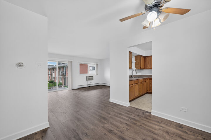 Property Photo: 703 Fullerton Avenue 207 IL 60139