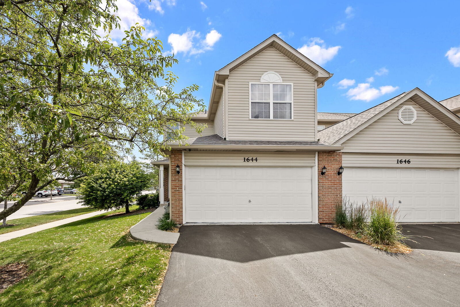 Property Photo:  1644 Windward Avenue  IL 60563 