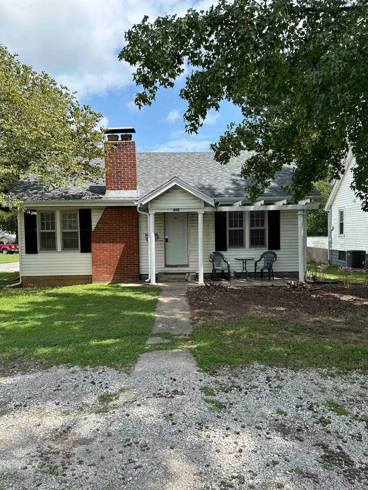 Property Photo:  800 S 25th Street  IL 62864 