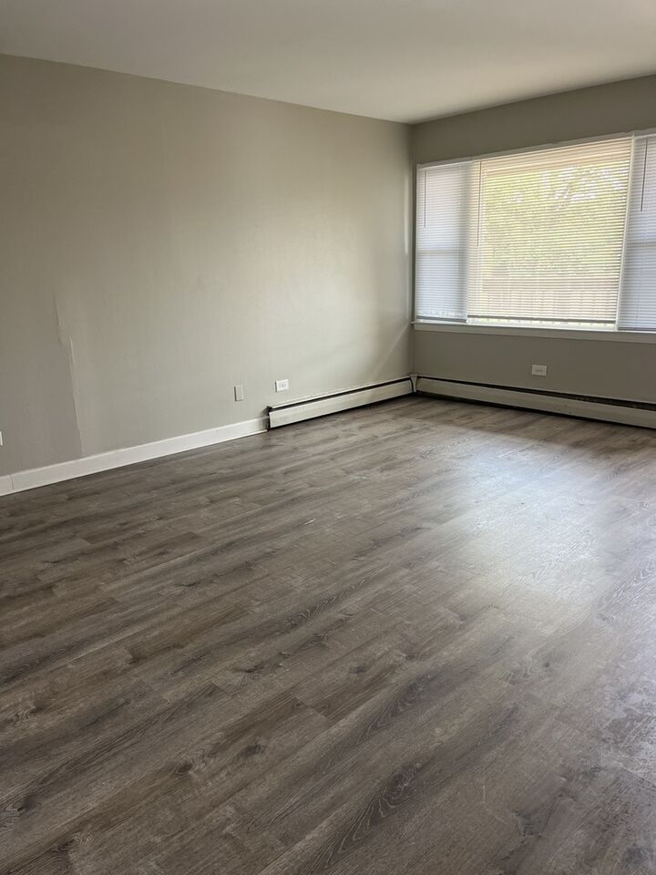 Property Photo: 1340 N Main Street C16 IL 60187